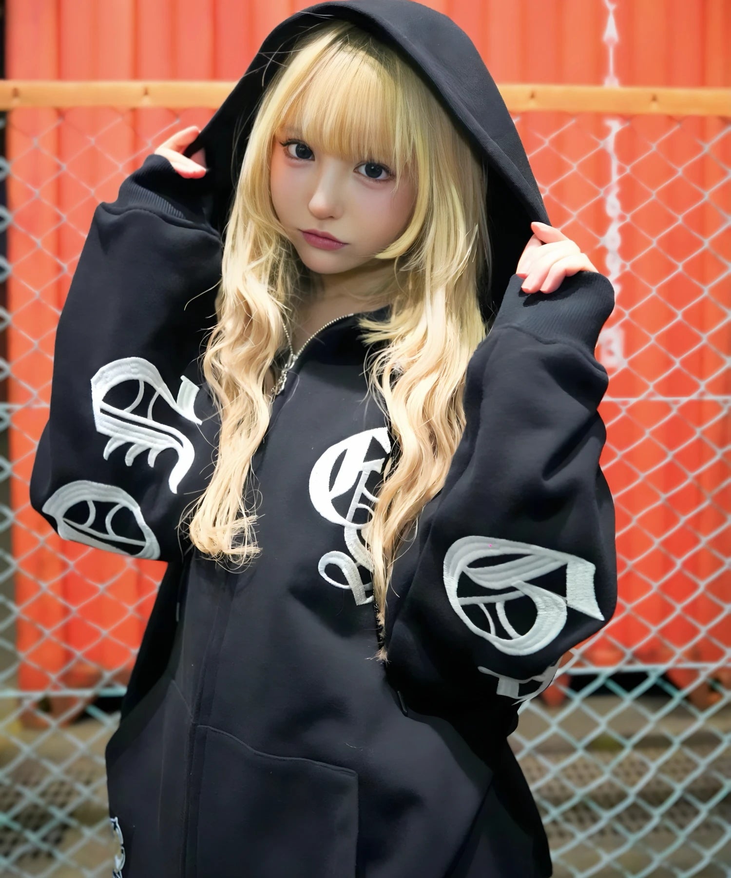 GA×GALFY-安心の背中ロゴのジップパーカー