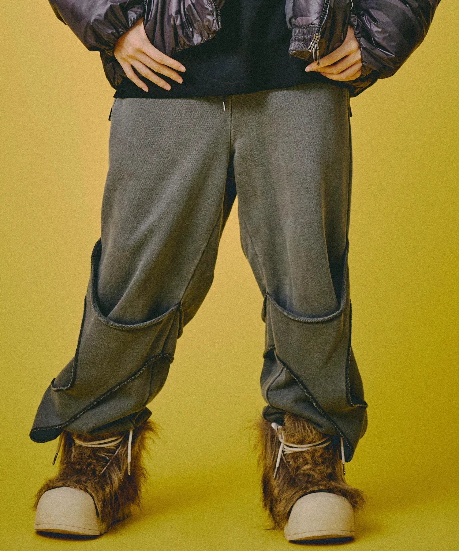 GALFY-穴の向こうにわんちゃんスウェット